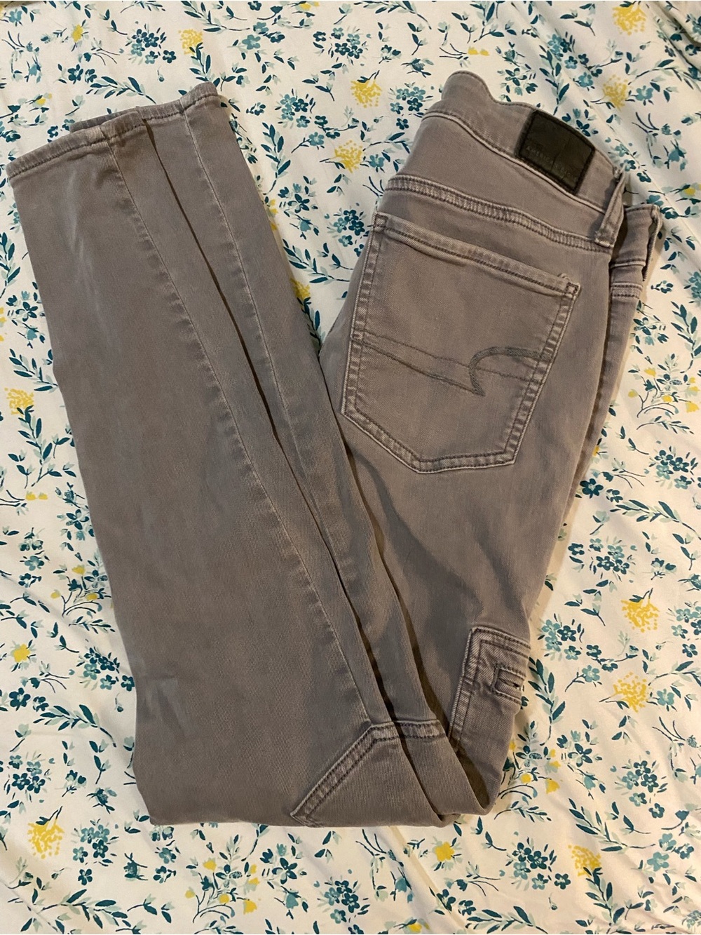 Women’s Gray Slim Jeans - Neutral Gray Stretch Denim- 6 pockets- size 6